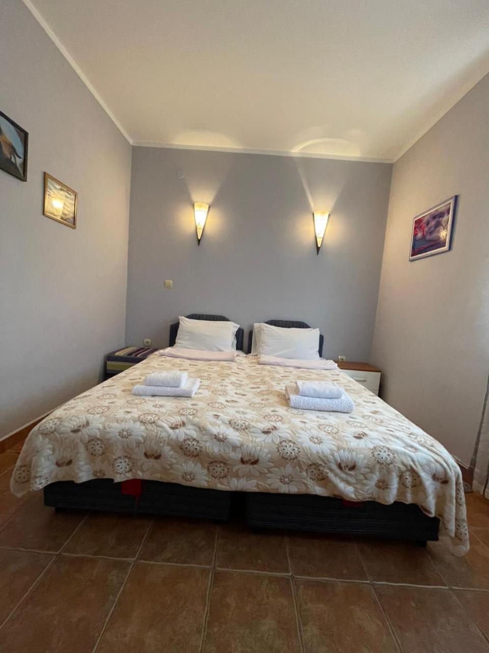 Apartments Villa-G Lustica 蒂瓦特 外观 照片